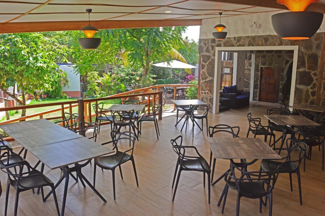 Lava House Hostal Puerto Ayora  Extérieur photo