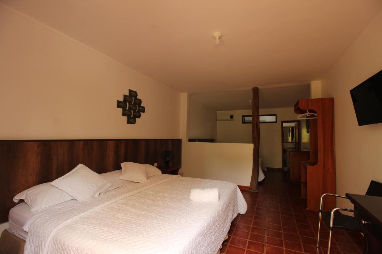 Lava House Hostal Puerto Ayora  Extérieur photo