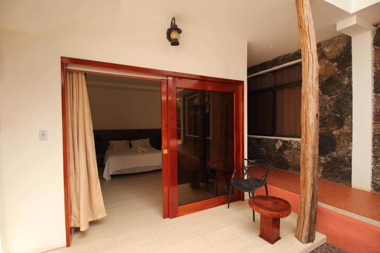 Lava House Hostal Puerto Ayora  Extérieur photo