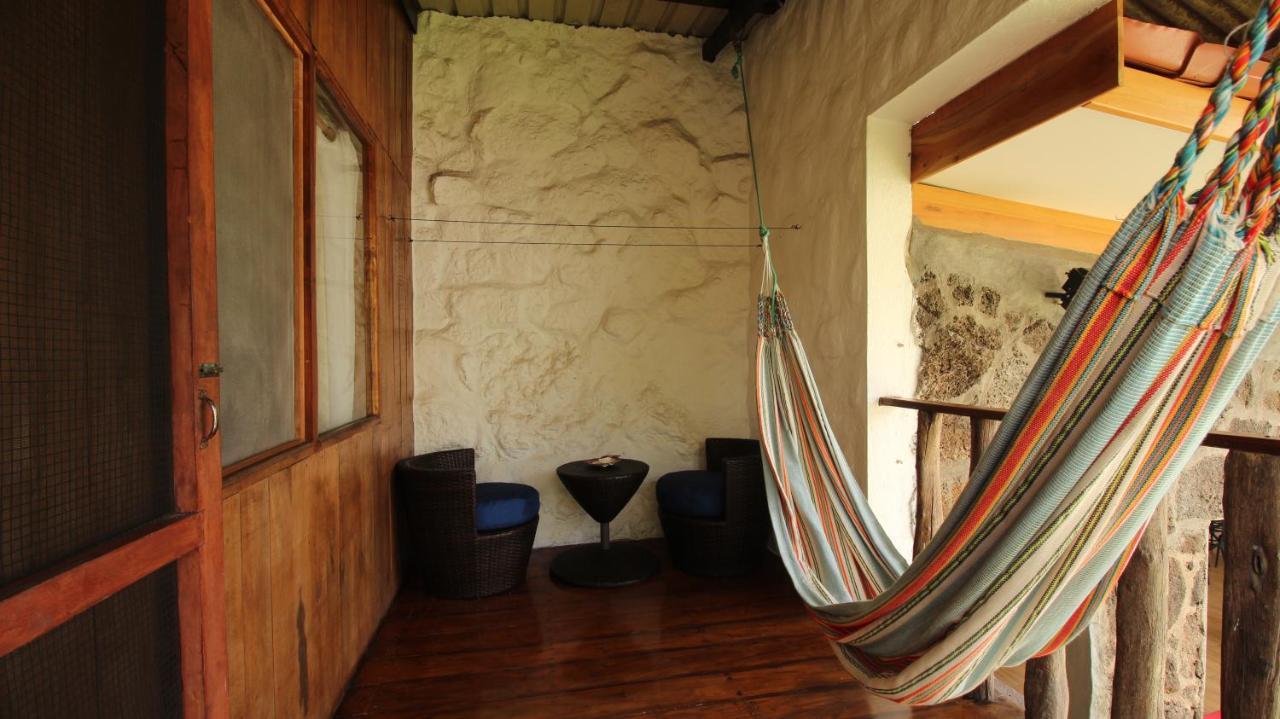 Lava House Hostal Puerto Ayora  Extérieur photo