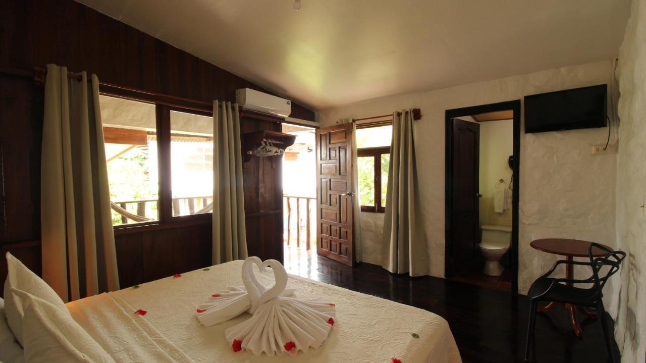 Lava House Hostal Puerto Ayora  Extérieur photo
