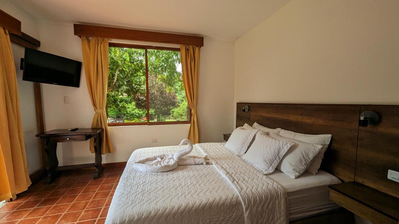 Lava House Hostal Puerto Ayora  Extérieur photo