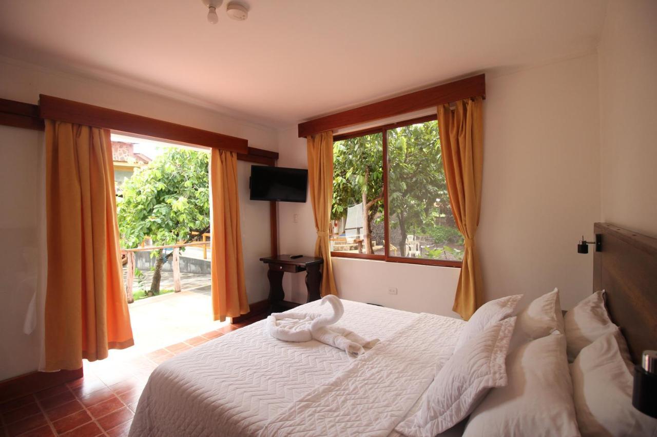 Lava House Hostal Puerto Ayora  Extérieur photo