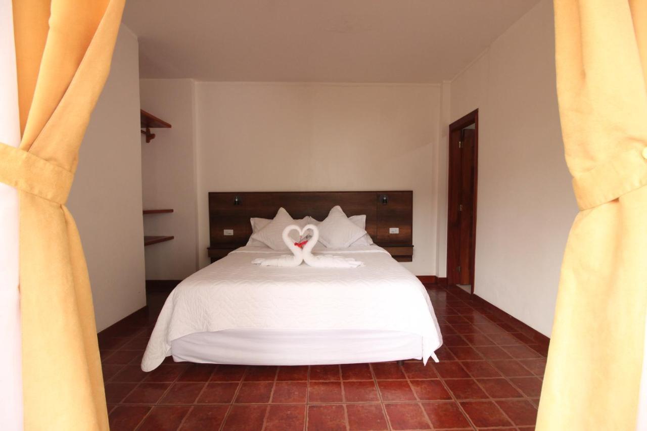 Lava House Hostal Puerto Ayora  Extérieur photo