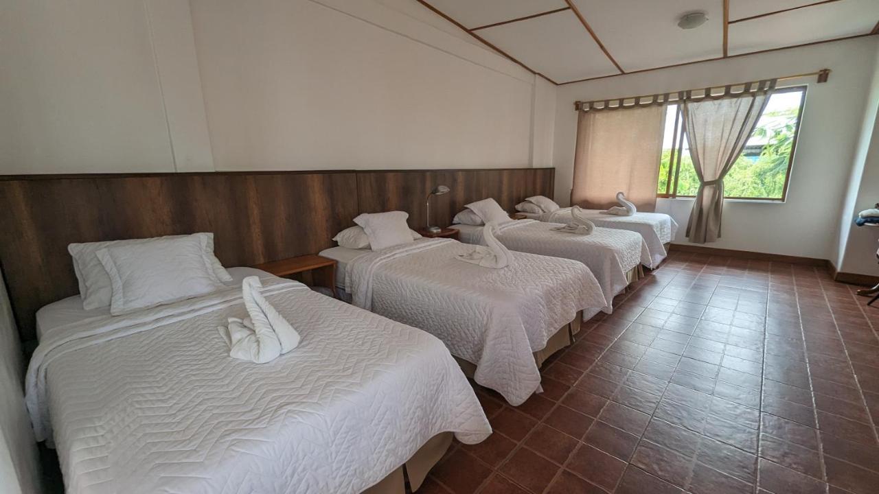 Lava House Hostal Puerto Ayora  Extérieur photo