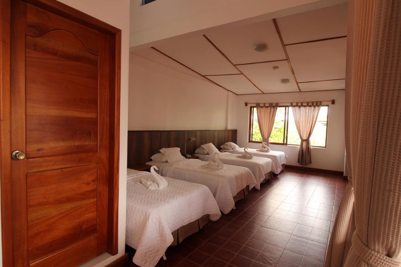 Lava House Hostal Puerto Ayora  Extérieur photo