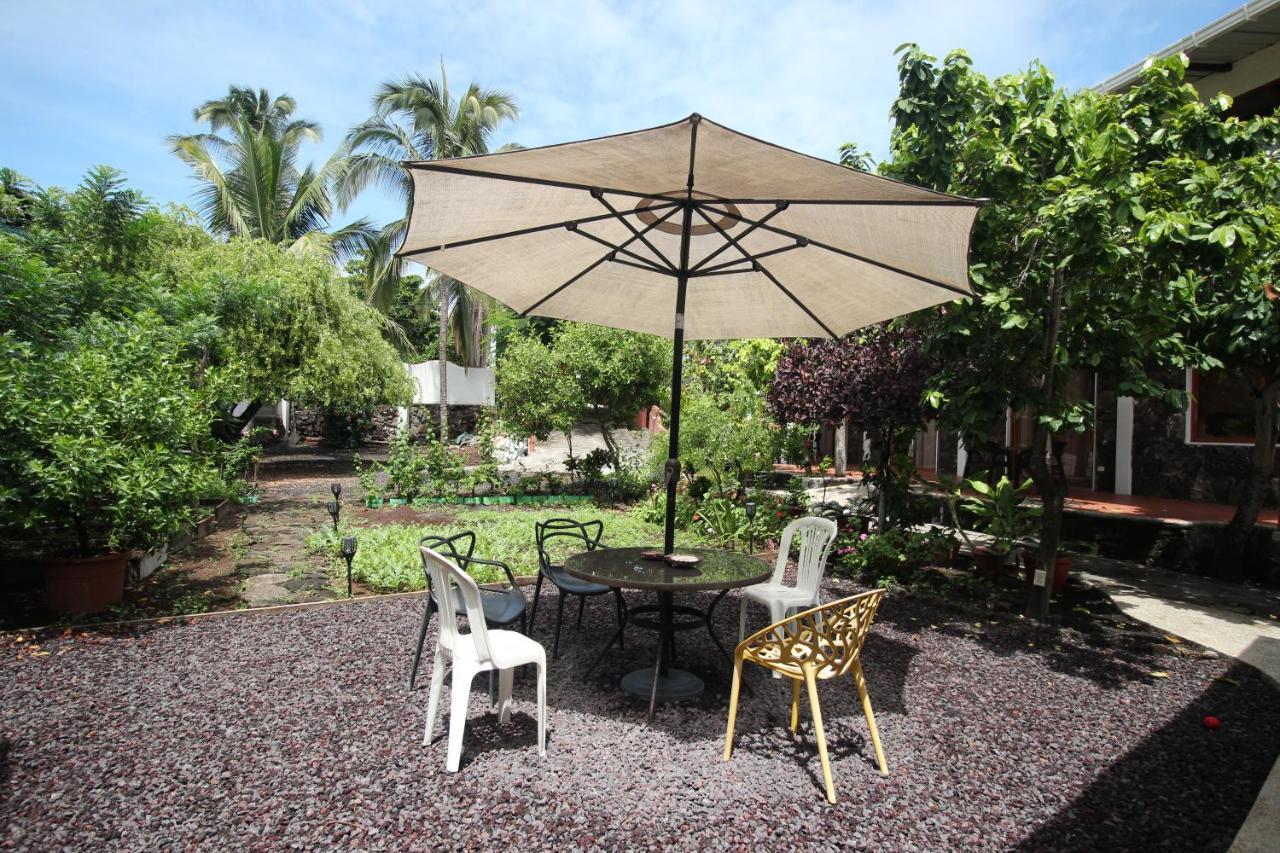 Lava House Hostal Puerto Ayora  Extérieur photo