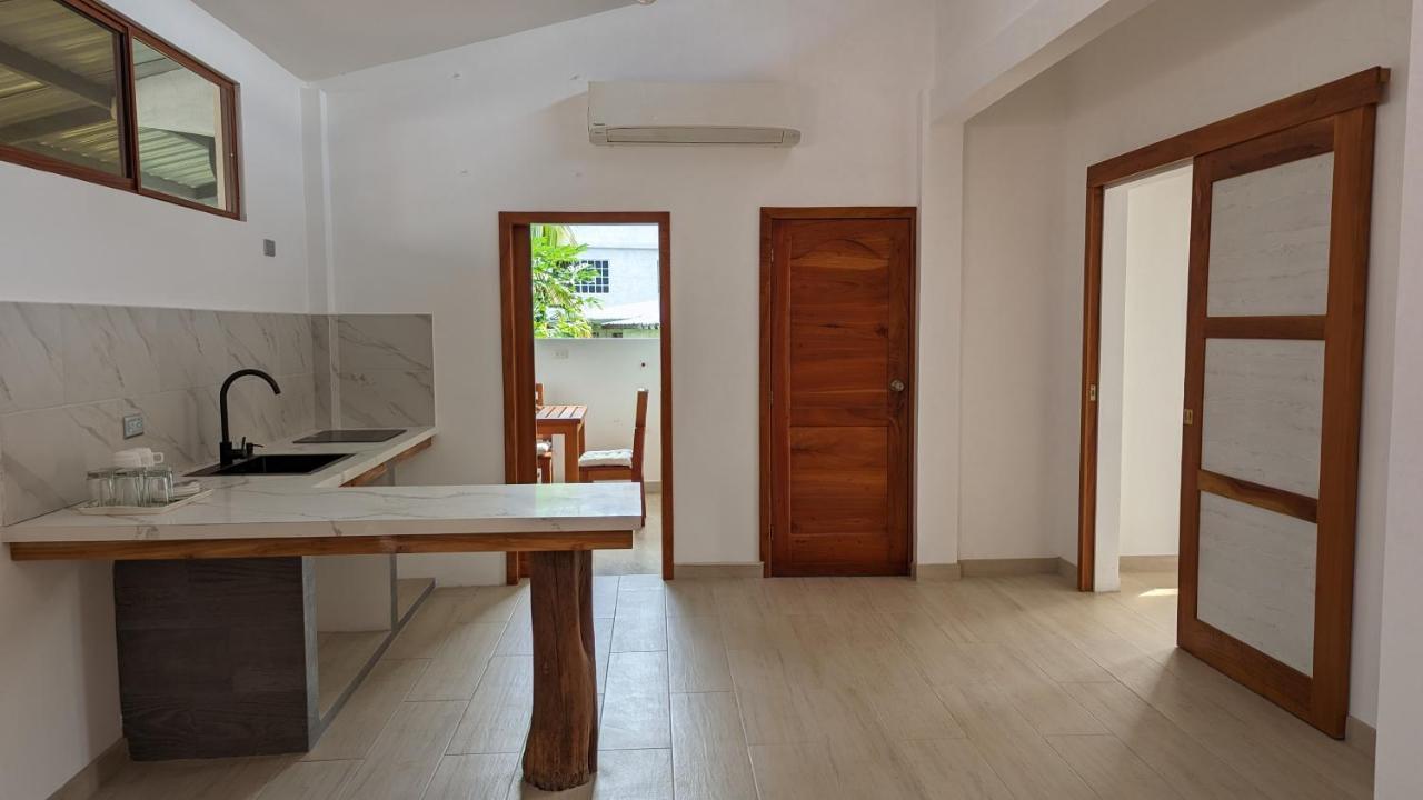 Lava House Hostal Puerto Ayora  Extérieur photo