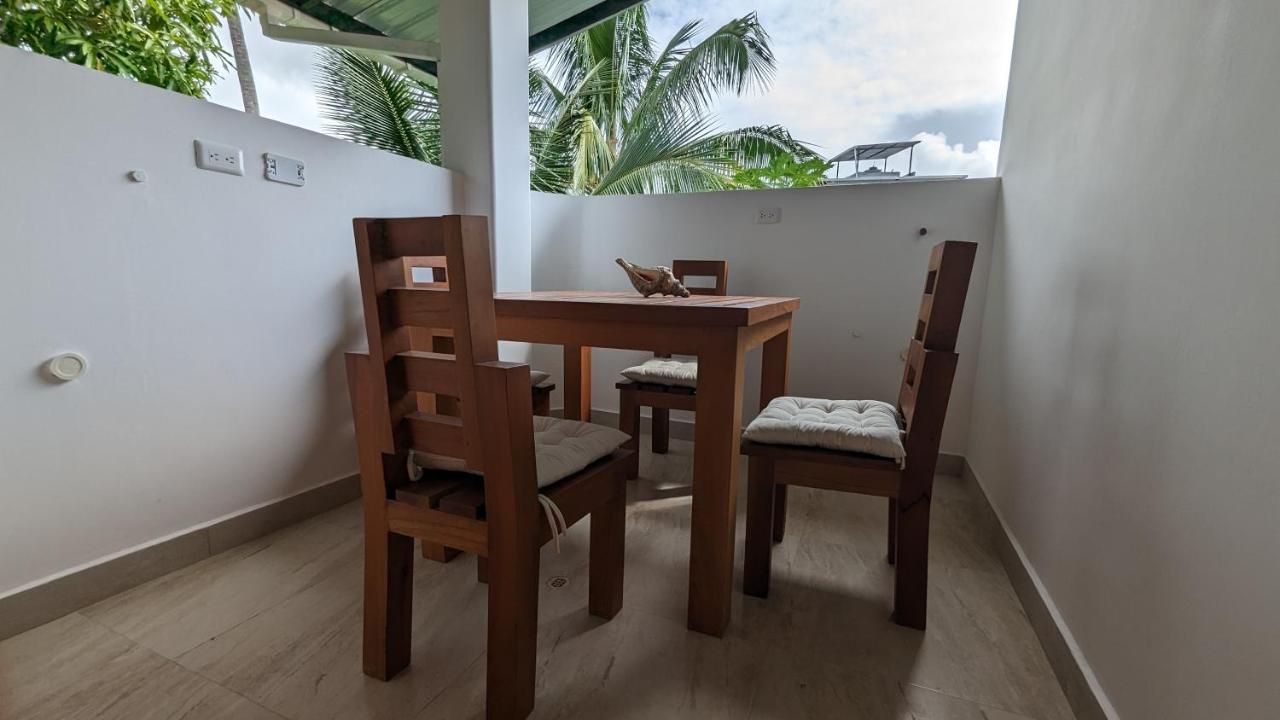 Lava House Hostal Puerto Ayora  Extérieur photo