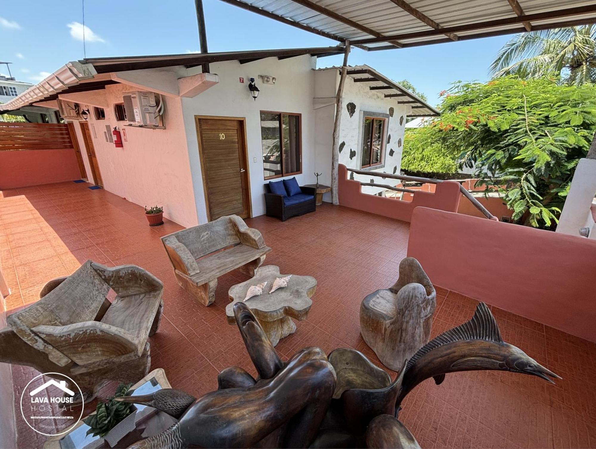 Lava House Hostal Puerto Ayora  Extérieur photo
