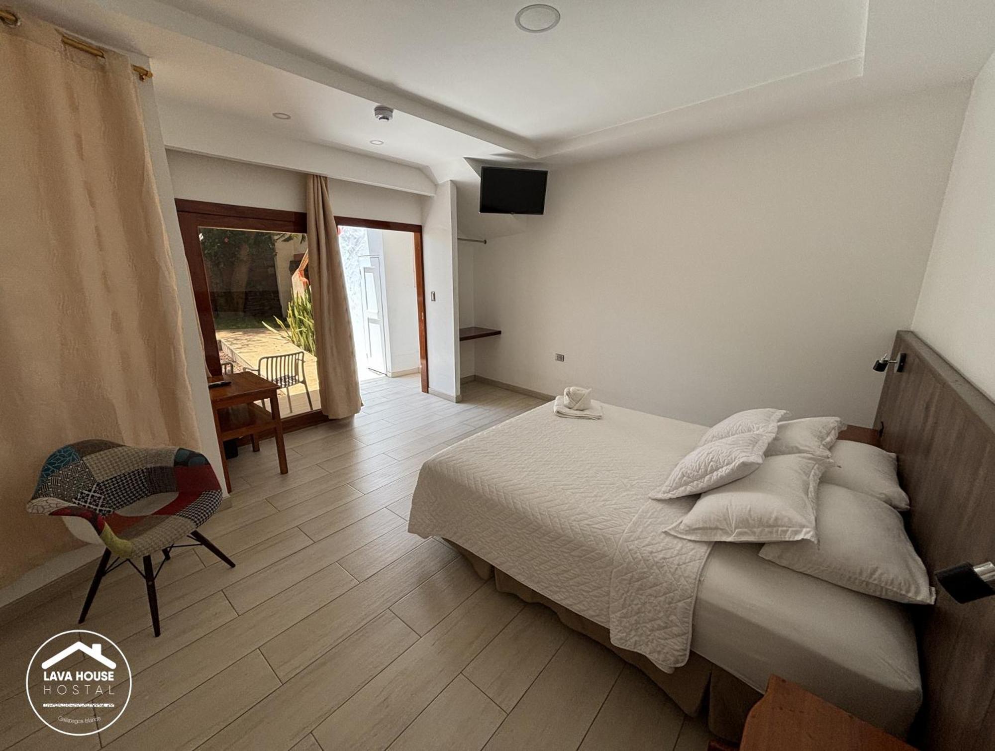Lava House Hostal Puerto Ayora  Extérieur photo