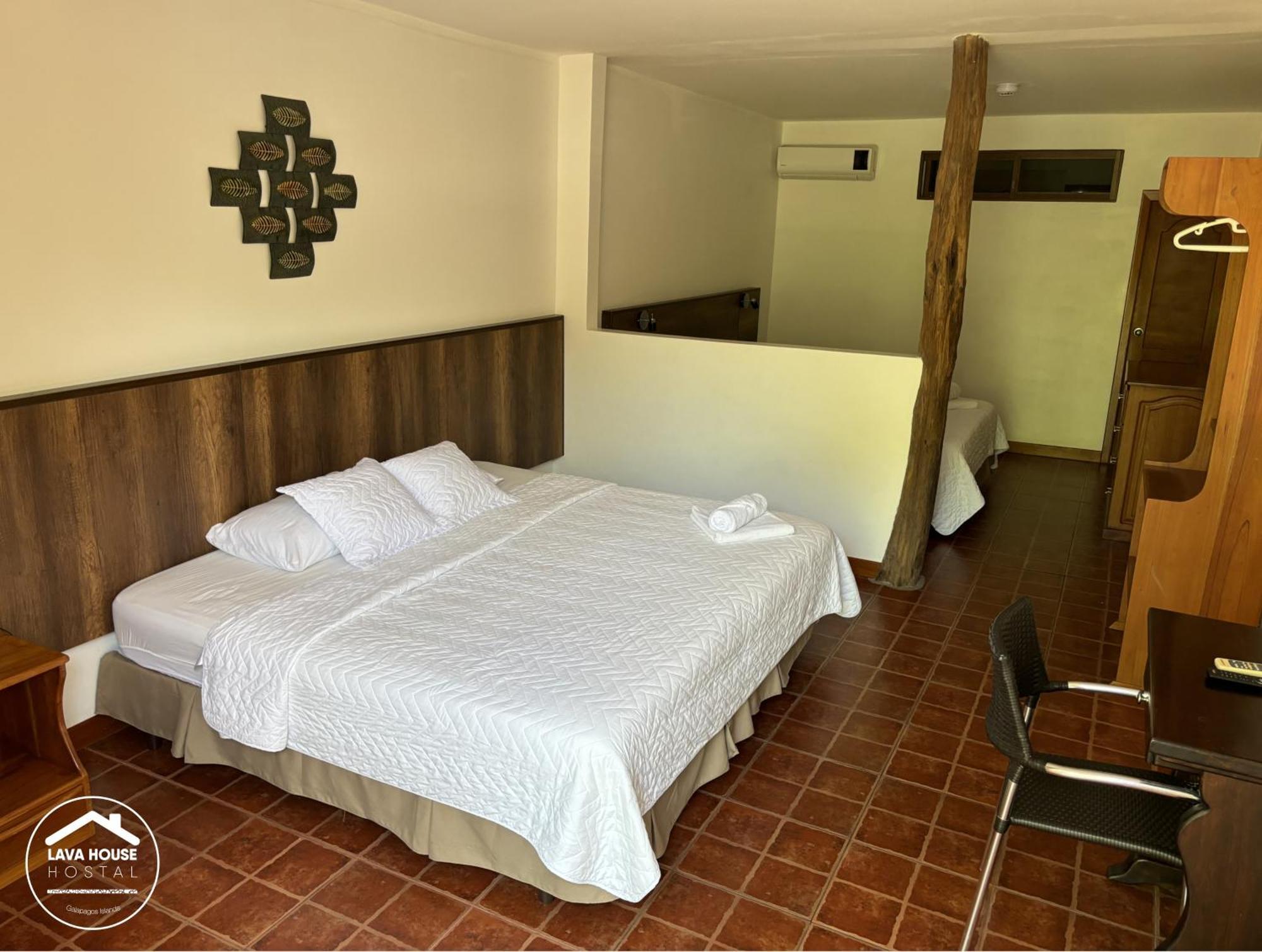 Lava House Hostal Puerto Ayora  Extérieur photo