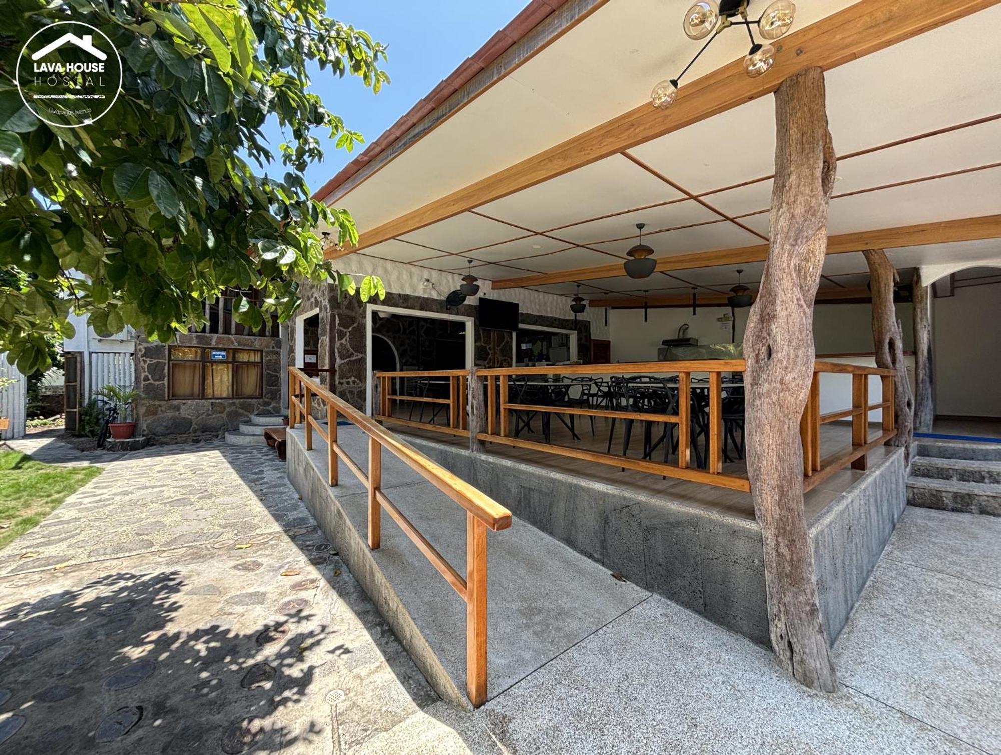 Lava House Hostal Puerto Ayora  Extérieur photo