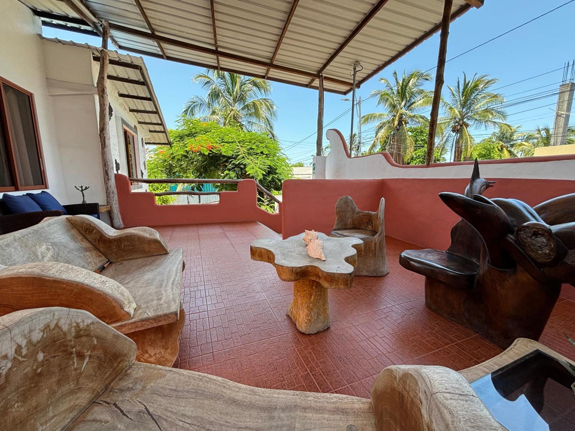 Lava House Hostal Puerto Ayora  Extérieur photo