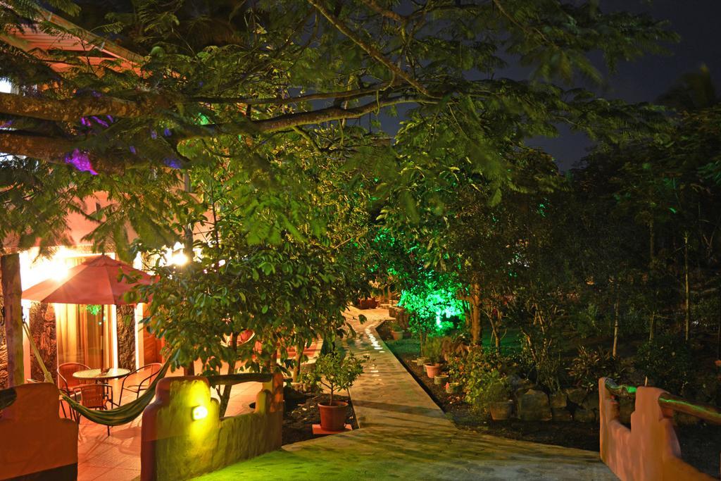 Lava House Hostal Puerto Ayora  Extérieur photo